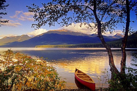 Canoe on the lakeshore